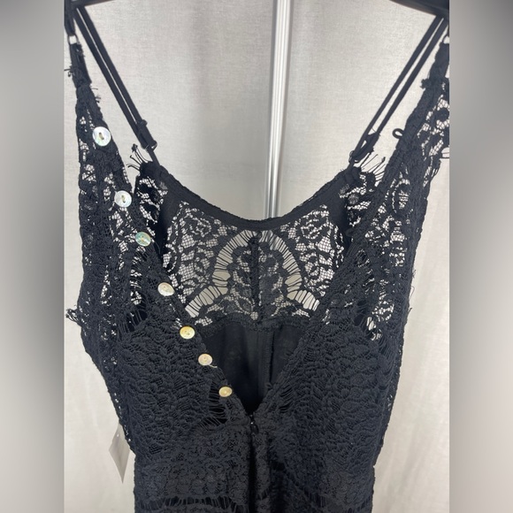 Wishlist Apparel Sleeveless Halter Lace Black Mini Dress Size Medium NWT - Picture 10 of 14